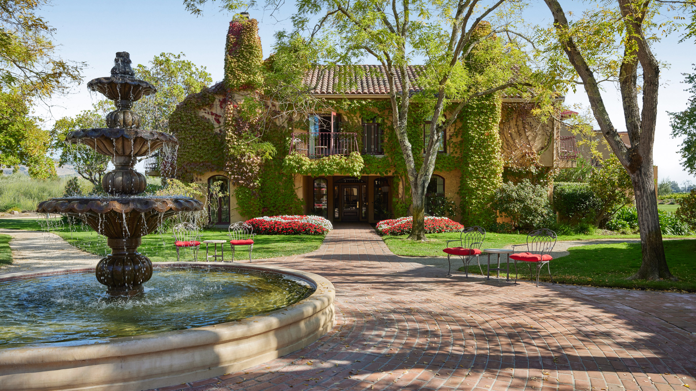 With climbing vines, an intimate and charming two-story guest accommodation at Vintners Resort, overlooks the beautiful garden courtyard and fountain.